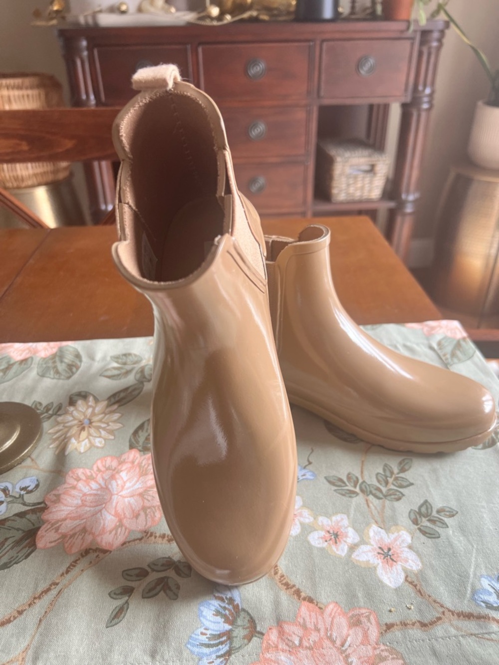Hunter Women's original refined Gloss Chelsea ankle Rain Boots in Tawny